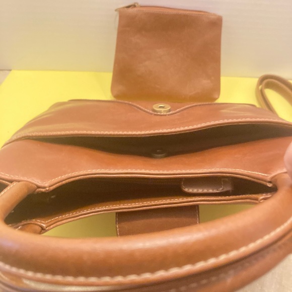 OKPTA1519426 Caramel Brown Handbag w/ Accessories. - Picture 8 of 10